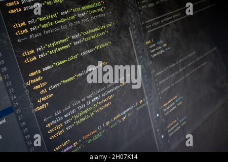 HTML Hello World-Code auf dem Bildschirm Stockfoto