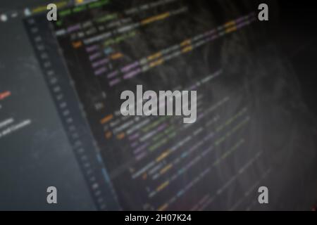 JavaScript NodeJS Hallo Welt Code auf dem Bildschirm unscharfe Hintergrundbild Stockfoto