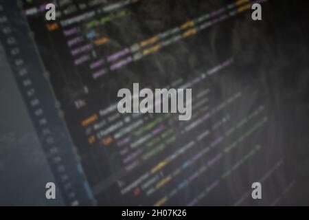 JavaScript nodejs Hello World Code auf dem Bildschirm verschwommenes Hintergrundbild Stockfoto