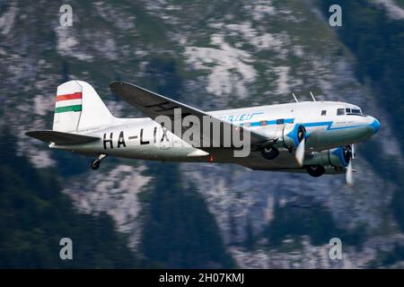 Sankt Wolfgang, Österreich - 5. Juli 2014: Oldtimer-Passagierflugzeug. Der kalte Krieg und die Luftfahrt im Weltkrieg. Airshow-Anzeige. Veraltete Verkehrsflugzeuge. Fliegen und Stockfoto