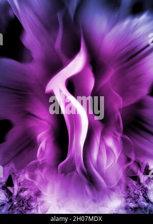 Die violette Flamme von Saint Germain (Göttliche Energie und Transformation) Stockfoto