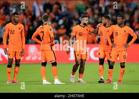 ROTTERDAM, NIEDERLANDE - 11. OKTOBER: Denzel Dumfries aus den Niederlanden, Noa lang aus den Niederlanden, Memphis Depay aus den Niederlanden, Arnaut Danjuma aus den Niederlanden und Georginio Wijnaldum aus den Niederlanden während des Qualifikationsspiels der FIFA-Weltmeisterschaft 2022 zwischen den Niederlanden und Gibraltar am 11. Oktober im Stadion Feijenoord, 2021 in Rotterdam, Niederlande (Foto: Peter Lous/Orange Picturs) Stockfoto