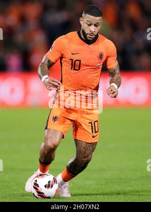 ROTTERDAM, NIEDERLANDE - 11. OKTOBER: Memphis Depay of the Netherlands während des FIFA WM-Qualifikationsspiel 2022 zwischen den Niederlanden und Gibraltar im Stadion Feijenoord am 11. Oktober 2021 in Rotterdam, Niederlande (Foto: Peter Lous/Orange Picters) Stockfoto
