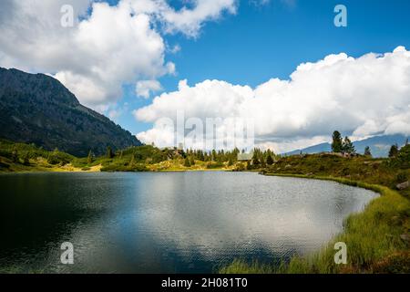 Colbricon Seen in den italienischen Alpen Stockfoto