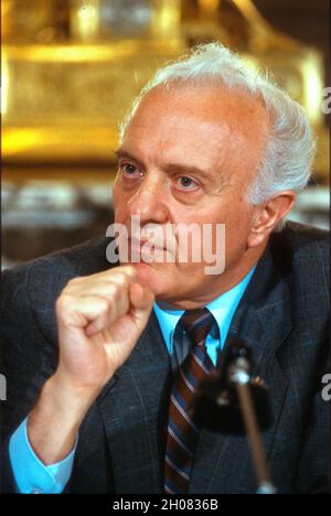 Außenminister Eduard Shevardnadze von der Union der Sozialistischen Sowjetrepubliken hält eine Pressekonferenz in der sowjetischen Botschaft in Washington, DC am 18. September 1987. Schewardnadse verstorben am 7. Juli 2014 im Alter von 86 Jahren. Bildnachweis: Arnie Sachs/CNP Stockfoto