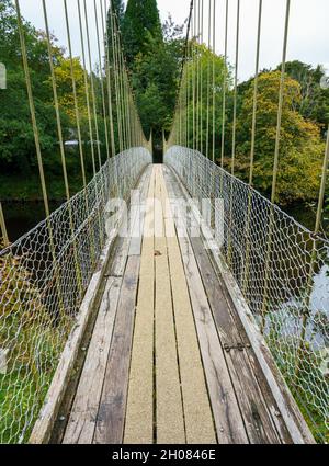 Sappers Suspension Bridge, Betws-y-Coed, erbaut über dem Fluss Conwy in den 1930er Jahren von David Rowell und Co Ltd., um die 1917 Armee Holzbrücke zu ersetzen Stockfoto