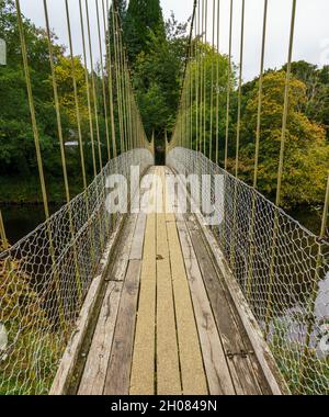 Sappers Suspension Bridge, Betws-y-Coed, erbaut über dem Fluss Conwy in den 1930er Jahren von David Rowell und Co Ltd., um die 1917 Armee Holzbrücke zu ersetzen Stockfoto