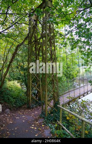 Sappers Suspension Bridge, Betws-y-Coed, erbaut über dem Fluss Conwy in den 1930er Jahren von David Rowell und Co Ltd., um die 1917 Armee Holzbrücke zu ersetzen Stockfoto