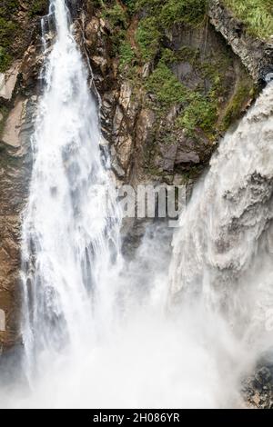 Agoyan fällt auf den Fluss Pastaza in Ecuador Stockfoto