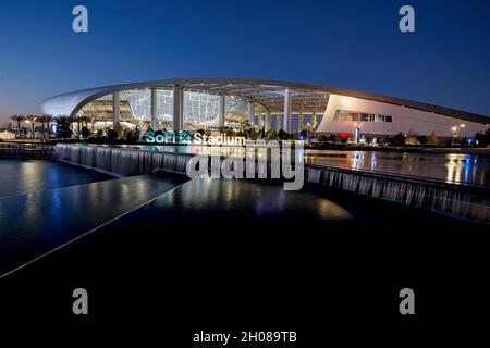 Inglewood, Kalifornien, USA. Oktober 2021. Allgemeine Ansicht des SoFi-Stadions nach dem NFL-Spiel zwischen den Los Angeles Chargers und den Cleveland Browns im SoFi Stadium in Inglewood, Kalifornien. Charles Baus/CSM/Alamy Live News Stockfoto