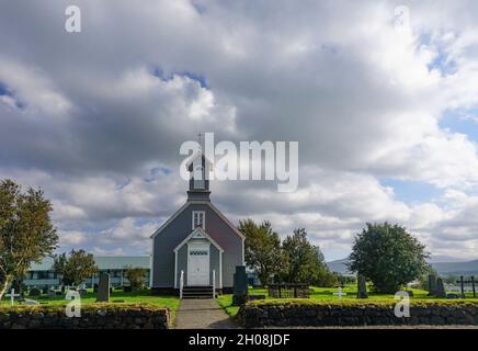 Reykholt, Island: Die alte Kirche (1886-1887) in Snorrastofa, das Gehöft des isländischen Saga-Schriftstellers Snorri Sturluson (1179–1241). Stockfoto