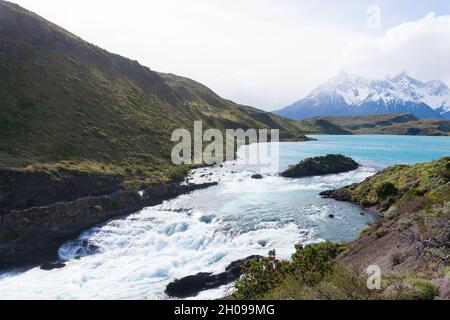Salto Chico Wasserfall zu sehen, Torres del Paine Nationalpark, Chile. Chilenischen Patagonien Landschaft Stockfoto
