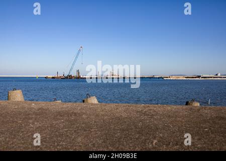 Swinoujscie, Polen - Umschlaghafen für Kohle, Apatit, Phosphat und Eisenerz. Industriegebiet von oben gesehen, lng-Terminal. Gazoport. Stockfoto