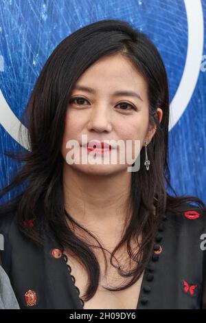 File Photo vom 31. August 2016 von Zhao Wei, der beim 73. Internationalen Filmfestival von Venedig posiert. Sie hat Millionen von anbetenden Fans. Sie ist Milliarden von Dollar wert. Doch Peking hat die Schauspielerin Zhao Wei aus der Geschichte ausgelöscht. Und sie werden nicht sagen, warum. Zhaos Name wird nicht unsterblich sein. Ihre gesamte Existenz im Internet wurde geschrubbt. Alle Serien und Chat-Shows mit ihr sind von großen chinesischen Online-Streaming-Websites verschwunden. Sie erscheint nicht mehr einmal mehr in den Online-Credits für die Filme, in der sie erscheint. Foto von Marco Piovanotto /ABACAPRESS.COM Stockfoto