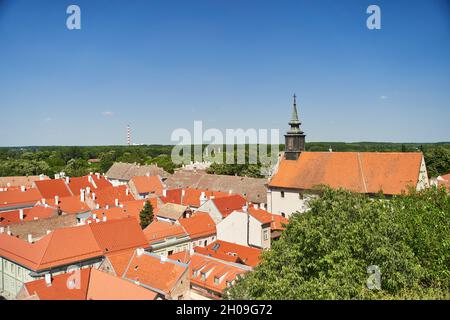 Blick auf das Kloster des heiligen Georg in Petrovaradin. Altstadt von Petrovaradin, Serbien Stockfoto