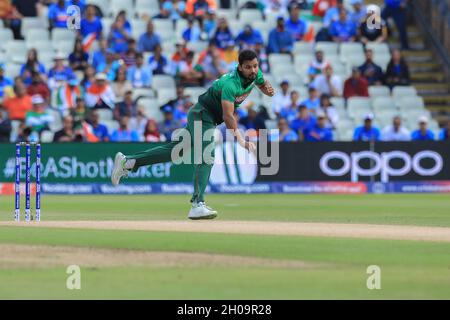 Der bangladeschische Cricket-Spieler Mashrafe Mortaza in Aktion während des 40. Spiels der ICC (International Cricket Council) Cricket World Cup 2019 zwischen Indien und Bangladesch in Birmingham in England. Indien gewann mit 28 Läufen. Stockfoto