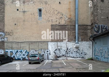 '17.04.2021, Deutschland, , Berlin - Feuermauern in einem Hinterhof. 0CE210417D002CAROEX.JPG [MODEL RELEASE: NOT APPLICABLE, PROPERTY RELEASE: NO (c) caro image Stockfoto