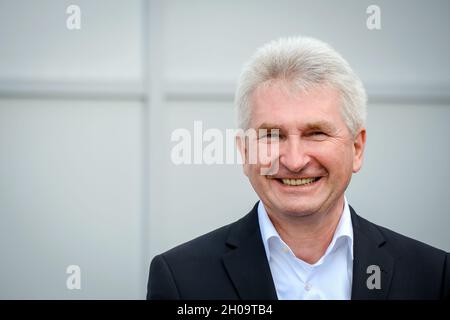 '11.06.2021, Deutschland, Nordrhein-Westfalen, Uebach-Palenberg - NRW-Wirtschaftsminister Andreas Pinkwart besucht die Maschinenfabrik der NEA Group. 00X2 Stockfoto