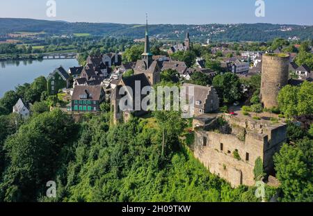 '23.07.2021, Deutschland, Nordrhein-Westfalen, Wetter an der Ruhr - Stadtansicht von Wetter an der Ruhr mit der Burg Wetter am Harkortsee. 00X210723D026CARO Stockfoto