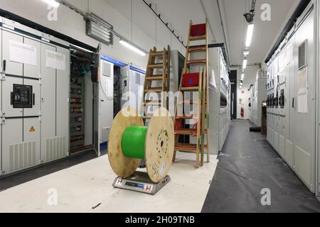 28.07.2021, Deutschland, Nordrhein-Westfalen, Oberhausen - Schaltanlage, Elektroinstallation im Industriebau, Neubau Oberhau Stockfoto