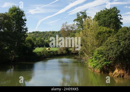 Spätsommerlandschaft in Nordfrankreich an den Ufern über dem Fluss La Chiers Stockfoto