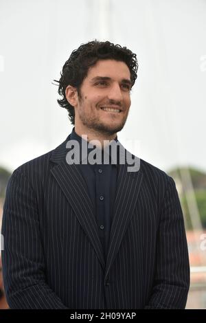 74. Ausgabe der Filmfestspiele von Cannes: Schauspieler und Regisseur Louis Garrel posiert während einer Fotoserie für den Film ÒThe CrusadeÓ (Französisch: ÒLa CroisadeÓ) Stockfoto