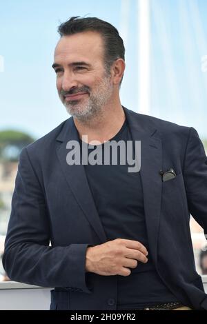 74. Auflage der Filmfestspiele von Cannes: Schauspieler Jean Dujardin posiert während der Fotoserie „OSS 117: From Africa with Love“ (Französisch: OSS 11 Stockfoto