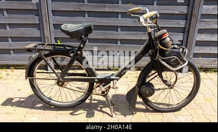 Bordeaux , Aquitaine Frankreich - 07 25 2021 : Solex Marke Moped in französisch Straße Velosolex alt Stockfoto