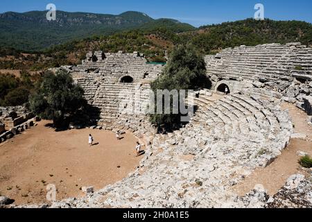 Dalyan, Türkei. September 2021. Das ehemalige Theater der antiken Stadt Kaunos der antiken Landschaft von Caria im Südwesten der Türkei. Die Geschichte des Ortes reicht bis ins 10. Jahrhundert v. Chr. zurück. Kaunos war vorübergehend Teil der Attischen See-Liga und der Festlandbesitz der nahe gelegenen Insel Rhodos (Rhodian Peraia). Quelle: Jens Kalaene/dpa-Zentralbild/ZB/dpa/Alamy Live News Stockfoto