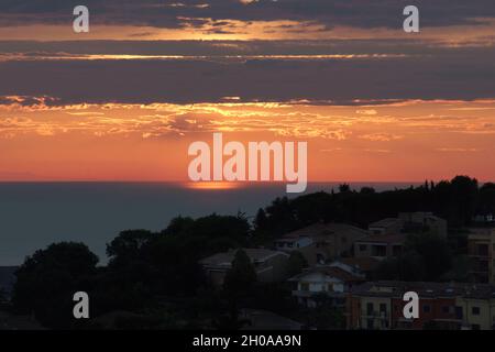 Sonnenaufgang aus Potenza Picena, Marken, Italien, Europa Stockfoto