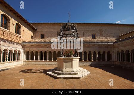 Abtei Santa Croce; Kloster, Dorf Sassovivo; horizontal; Foligno; Perugia; Umbrien; Italien; Europa Stockfoto