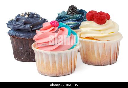 Gruppe von Cupcakes mit farbigen Belag isoliert auf weißem Hintergrund Stockfoto