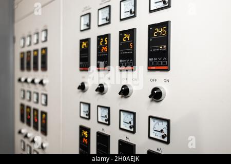 Viele Taste der Maschine im Werk Stockfoto