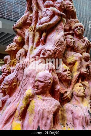 Die "Säule der Schande", Tiananmen-Massakerstatue des dänischen Künstlers Jens Galschiøt, an der Universität von Hongkong. Hongkong, China. Stockfoto