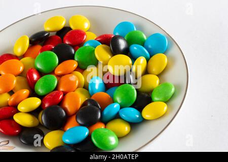 Regenbogenfarbene Bonbons, mehrfarbige Nahaufnahme, Textur, Hintergrund. Stockfoto