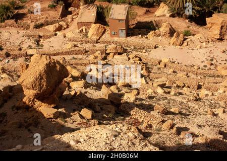 Landschaft und Landschaft in der Nähe der Stadt Asni ist eine kleine Stadt in den Ausläufern des Hohen Atlas in der Nähe von Marrakesch, Marokko. Stockfoto