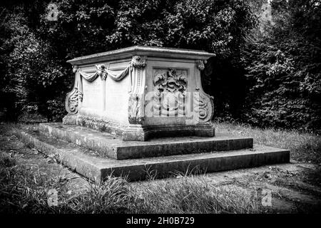 Grab von Sir William Cuthbert Quilter, St. Mary the Virgin Church, Bawdsey, Suffolk, East Anglia Stockfoto