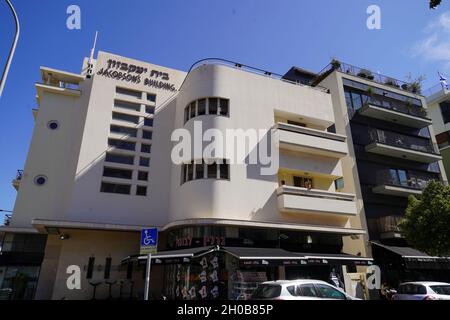 Jacobson's Building Bauhaus Architecture in Mikve Israel St 15, Tel Aviv White City. Die Weiße Stadt bezieht sich auf eine Sammlung von über 4,000 Gebäuden bui Stockfoto