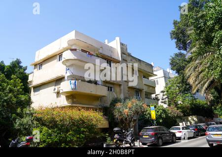 Bauhaus-Architektur bei 16 Smolensky, Tel Aviv White City. Die Weiße Stadt bezieht sich auf eine Sammlung von über 4,000 Gebäuden, die im Bauhaus oder Inter erbaut wurden Stockfoto