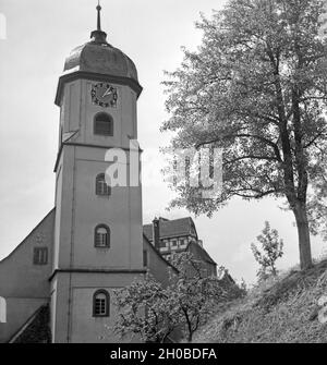 Die evangelische Kirche auf dem Schlossberg in Altensteig, Deutschland 1930er Jahre. Evangelische Kirche auf dem Burgberg von Altensteig, Deutschland 1930. Stockfoto