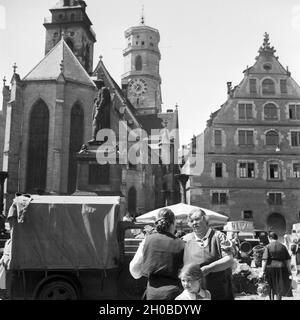 Eine einem Marktstand auf dem Marktplatz in Stuttgart, Deutschland, 1930er Jahre. Am Marktstand auf dem Hauptmarkt, Stuttgart, 1930. Stockfoto