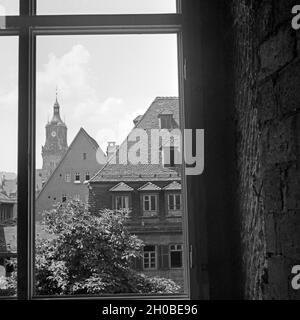 Blick aus einem Fenster in das alte Rathaus in Stuttgart, Deutschland, 1930er Jahre. Blick aus dem Fenster auf das alte Rathaus der Stadt Stuttgart, Deutschland 1930. Stockfoto