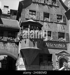 Der Augustiner Bierausschank in der Altstadt von Stuttgart, Deutschland 1930er Jahre. Augustiner Bier Pub an der alten Stadt Stuttgart, Deutschland 1930. Stockfoto