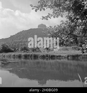 Blick auf die befreiungshalle auf dem Michelsberg bei Kelheim, Deutschland 1930er Jahre. Blick auf Michelsberg Hügel mit befreiungshalle in der Nähe von Kelheim, Deutschland 1930. Stockfoto