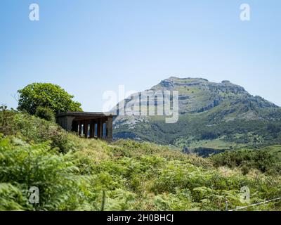 Strand von San Julian de Liendo in Cantabria, Spanien Stockfoto