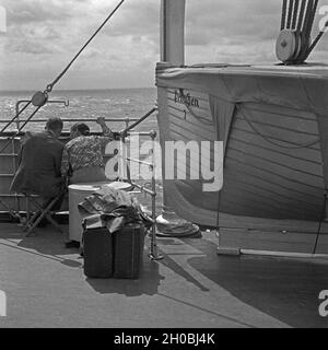 Passagier Auf Einem Schiff der Linie Memel Und Königsberg in Ostpreußen, Deutschland, 1930er Jahre. Passagiere auf einem Schiff der Linie zwischen Memel und Königsberg in Ostpreußen, Deutschland der 1930er Jahre. Stockfoto