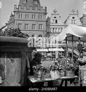 Ratsherrenschenke zur steipe und sterben Dom Apotheke auf dem Marktplatz in Trier, Deutschland 1930er Jahre. Inn" Ratsherrenschenke' und eine Apotheke am Hauptmarkt in Trier, Deutschland 1930. Stockfoto