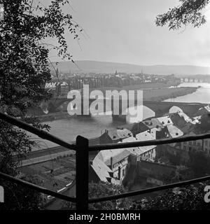 Blick auf die Kaiser-Wilhelm-Brücke in Trier, Deutschland 1930er Jahre. Blick auf die Kaiser-Wilhelm-Brücke in Trier, Deutschland 1930. Stockfoto