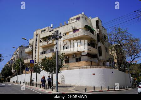 Bauhaus-Architektur in Tel Aviv White City. In Rosh Pina Ecke von Ayelet Ha-Shakhar bezieht sich die Weiße Stadt auf eine Sammlung von über 4,000 Gebäuden BU Stockfoto