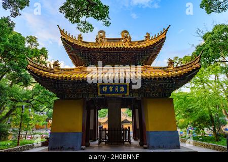 Zhejiang, China - 02. November 2017: Alte Architektur am Pu Ji Chan Si Tempel, Mount Putuoshan, Nbang, China Stockfoto